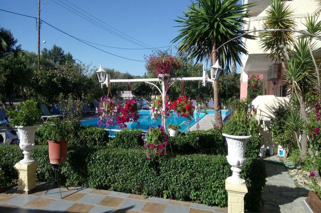 Flamingo Apartments Moraitika Corfu Экстерьер фото